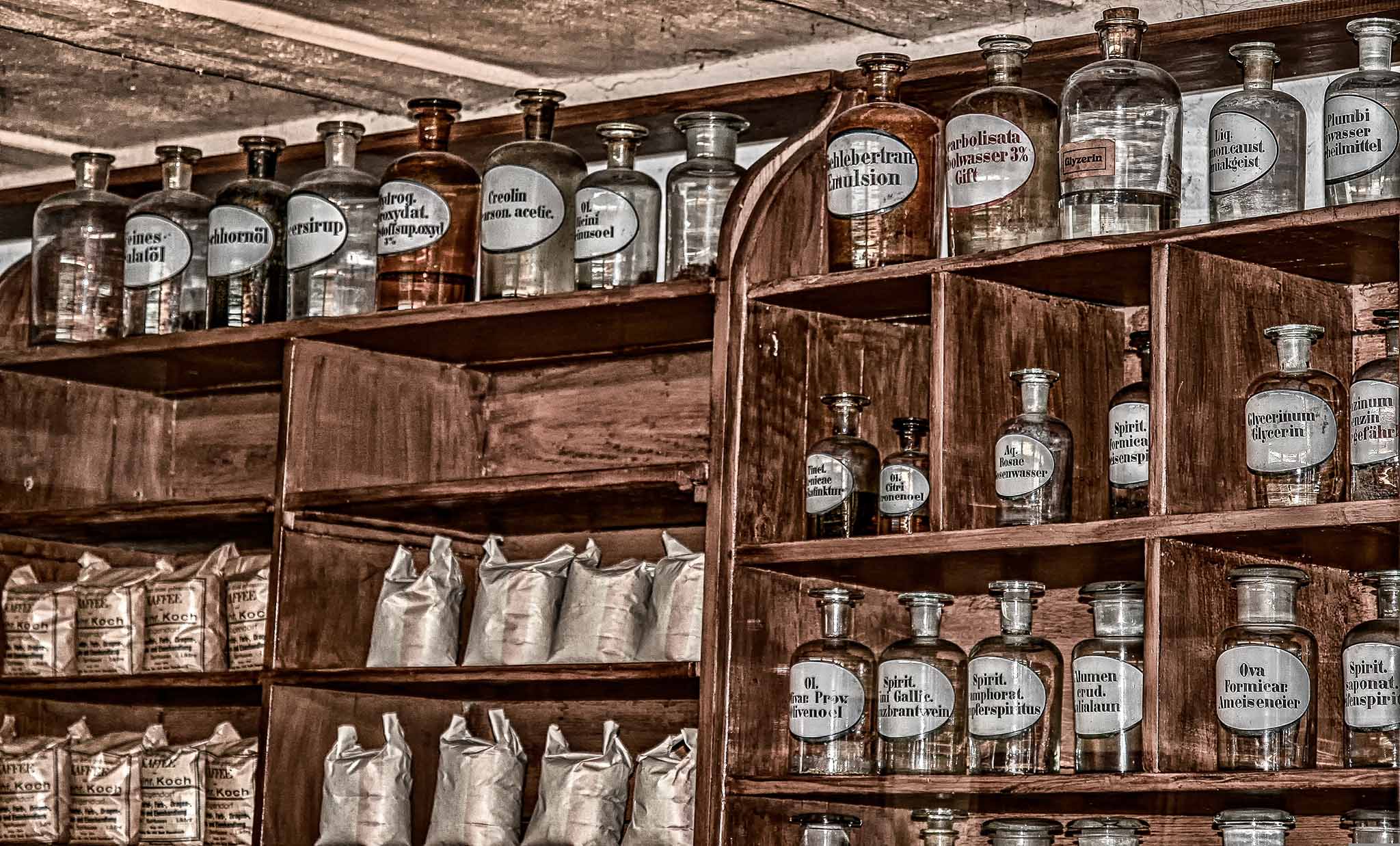Étagère de bouteilles.